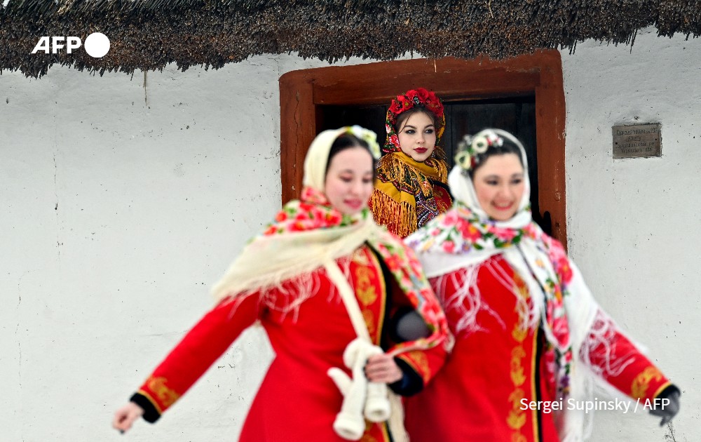 Girls wearing Ukrainian traditional clothes