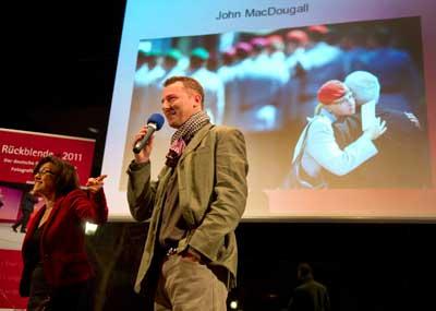 Der AFP-Fotograf John MacDougall wird mit dem deutschen Preis „Rückblende” ausgezeichnet Der AFP-Fotograf John MacDougall wird mit dem deutschen Preis „Rückblende” ausgezeichnet